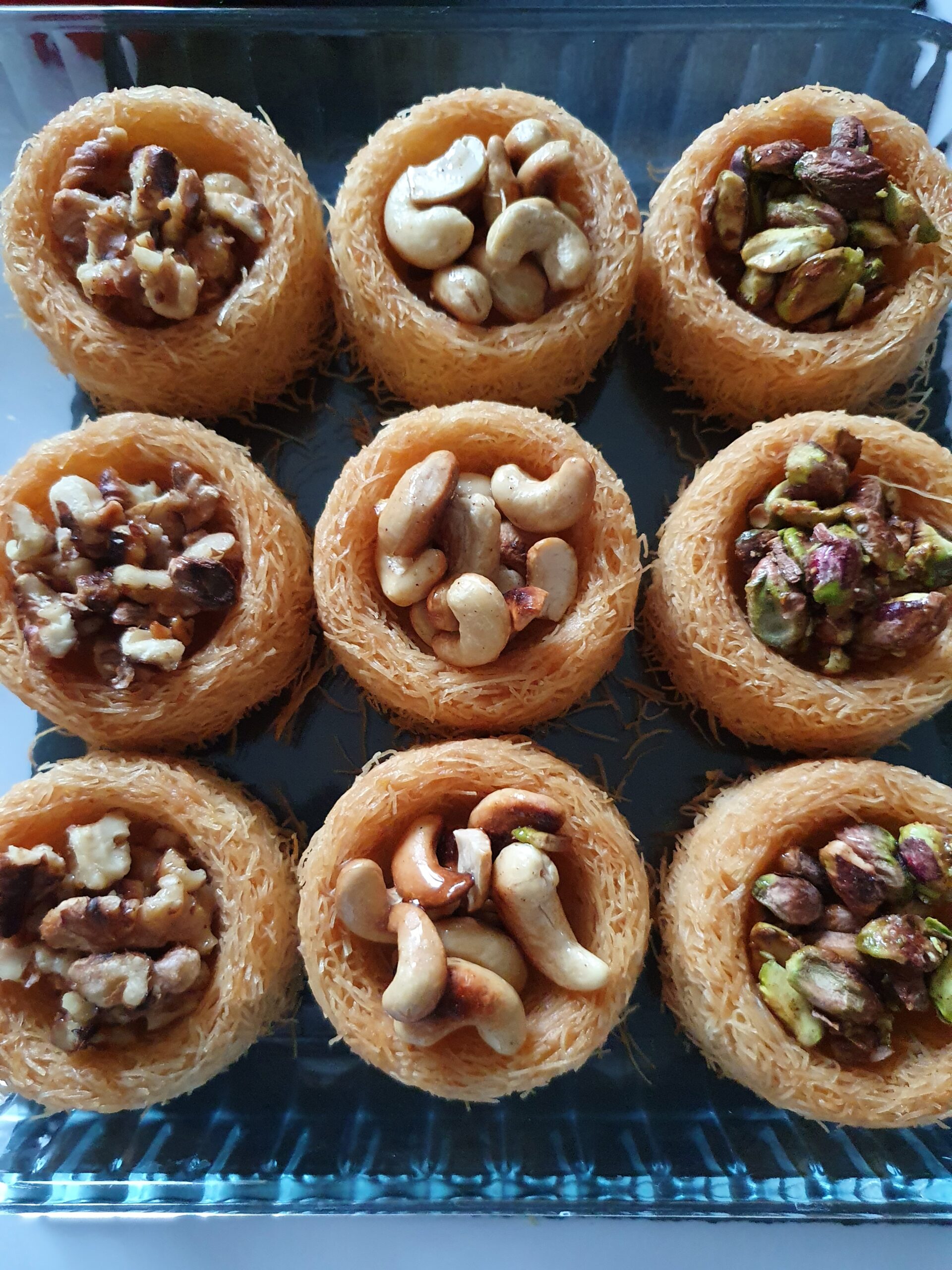 Konafa avec noix, pistache, cajou